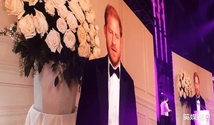 |哈里参加活动神色疲惫，衬衫全是褶皱，粉丝看不下去了让他回王室