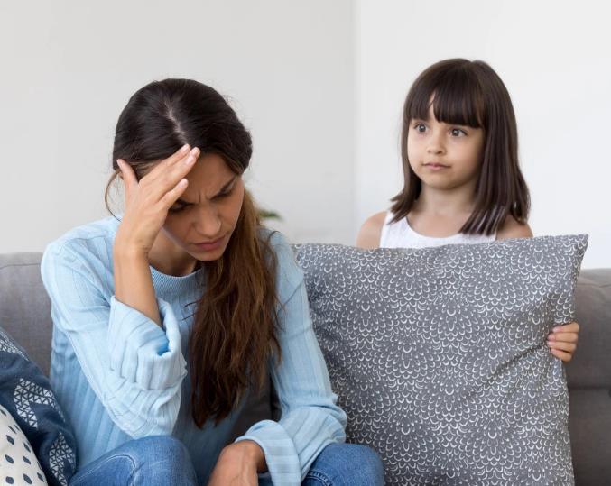 欣妈育儿经|这种不打不骂的“冷暴力”育儿方法，正在悄悄腐蚀亲子关系！