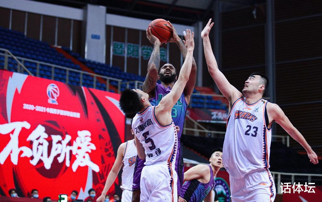 山东男篮|爆冷！CBA劲旅惨遭27分大逆转，4大内线完败对手双塔，输的太窝火！