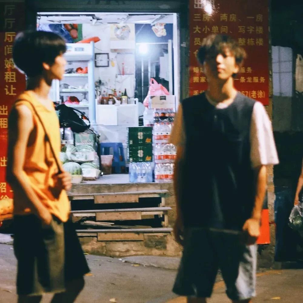 蝴蝶儿的头像和壁纸|绝绝子的双人头像:在柴米油盐的日子里带一束玫瑰回家