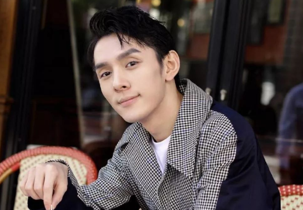 金靖|金靖长的不好看，却征服了带货一哥李佳琦，网友：不结婚很难收场