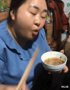 柯以男|爆笑动态图：这又是什么操作啊？难不成就是人们常说的火疗？