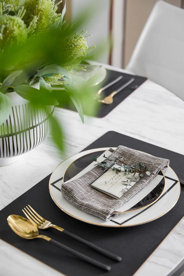 95㎡现代雅奢,丰富的颜色及软装搭配,造就出一个活力的家