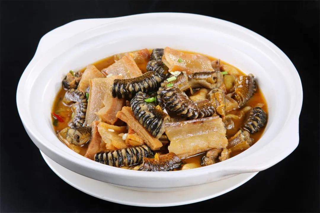 新报业传媒 “锦绣鸡公山 精彩五月欢乐节”即将重磅推出，敬请期待