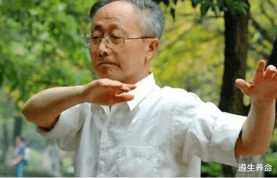 阿尔茨海默病|预防老年痴呆从现在开始,人到中老年,8种食物多吃