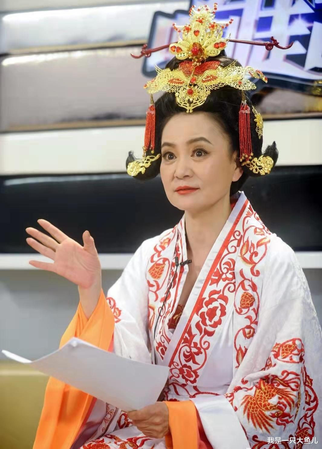 汤姆·赫兰德|62岁的“德妃”刘雪华孤单得可怕，亲人全部离去，家中唯狗相伴