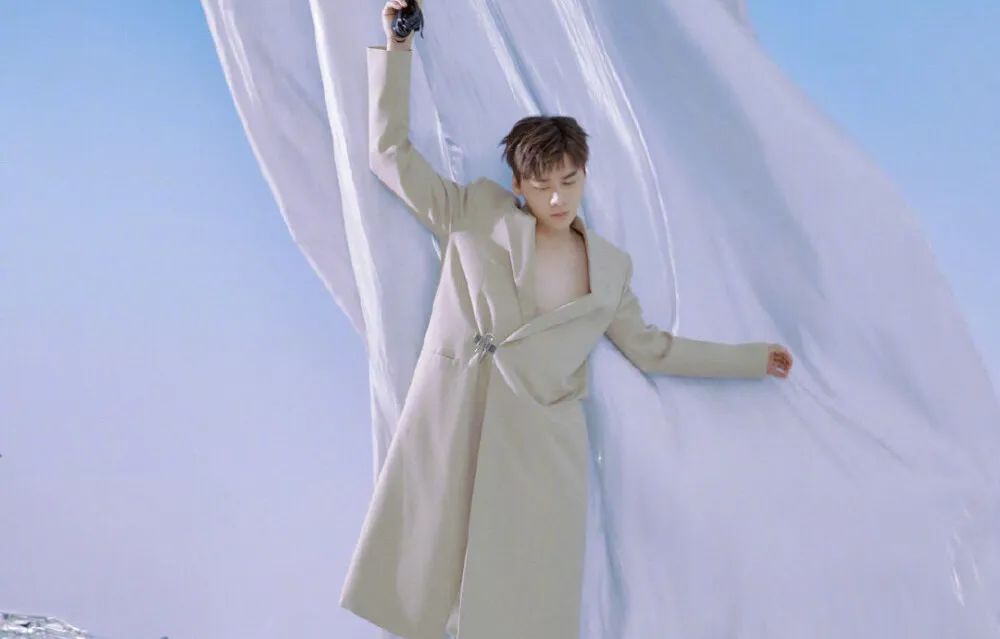 李易峰|终于！34岁李易峰牵手成功！网友：我先嗑为敬