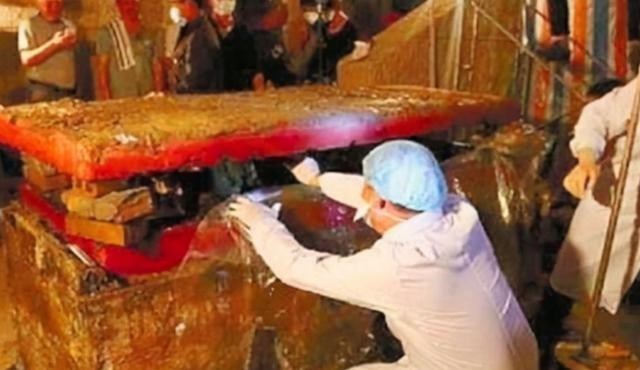 虚拟货币 浙江农民在棺材上睡了30年？老宅重建挖出红棺，专家紧张让人离开