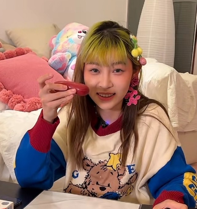 梅尼耶|痞幼悄悄开播连麦男嘉宾，千万粉丝集体围观，对方身份不是梅尼耶