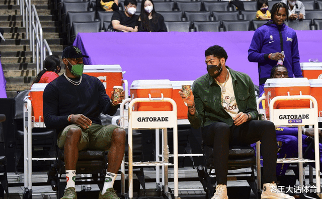 湖人队|湖人打出团队篮球！塔克真棒，半场10+5，火箭小科比15+4很生猛