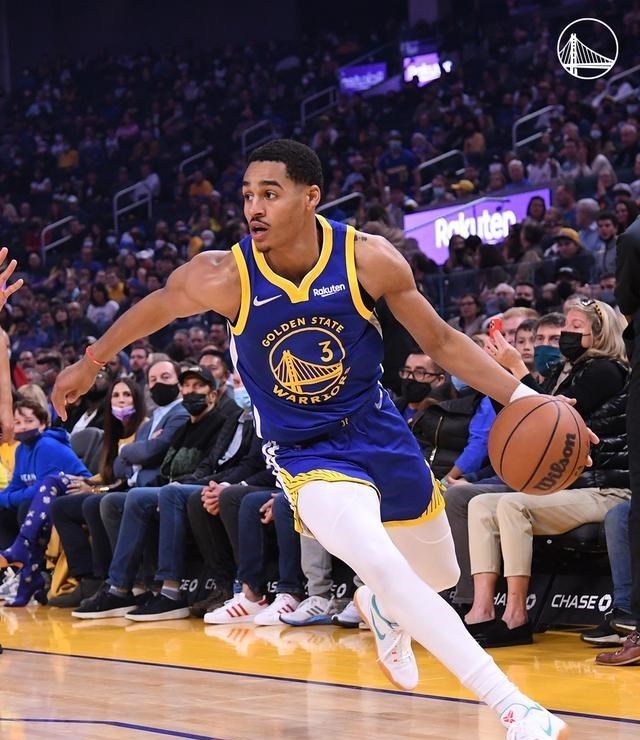 嘟小薯 5虎将72+22,勇士狂下3分雨大胜雷霆!库里20+5,格林14+11+8爆发