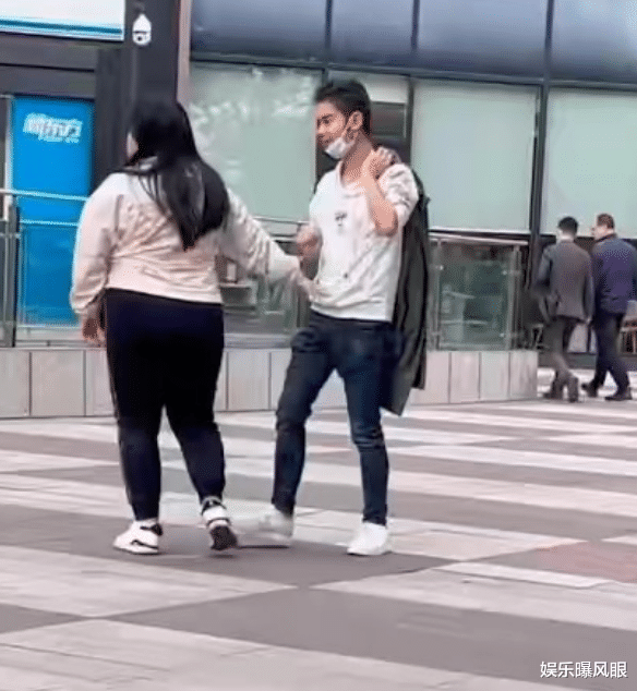 杨天真|眉毛哥恋爱了？出国“深造”效果显著，女方身材神似杨天真