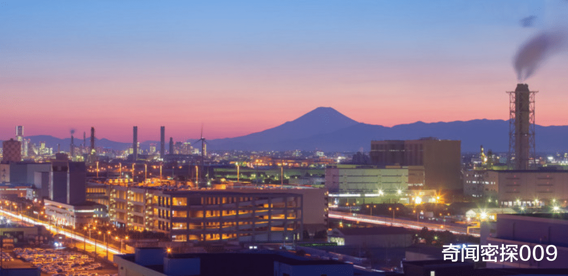 奇闻密探009|华为跌出前五!掉进“美国陷阱”的华为,真的没有退路了吗?