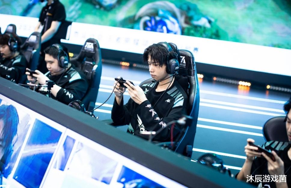 ag战队|蓝柚在次级被“演”,近期将回归AG,昔日冠军打野能代替一诺吗?