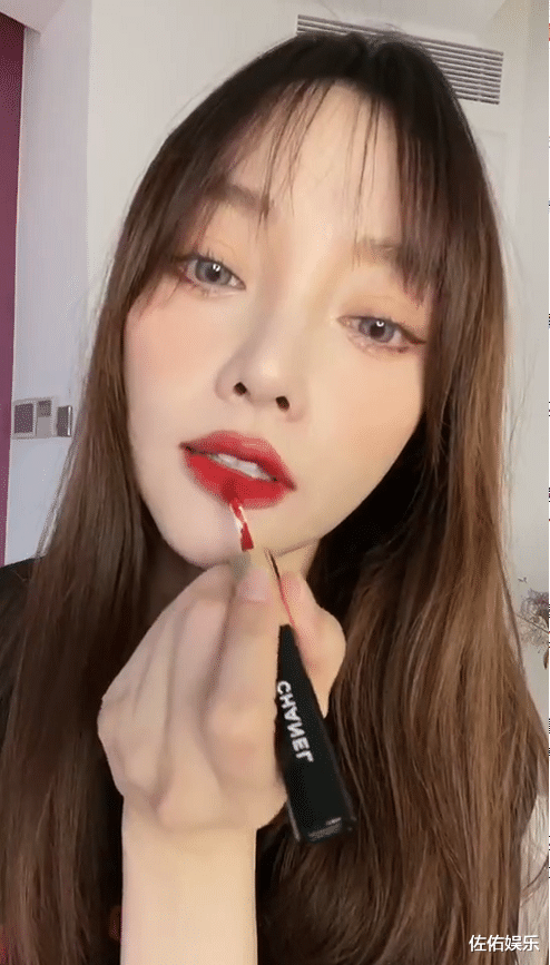 蒋欣|和PGone再秀恩爱后，李小璐展现性感舞姿，笑容甜美难掩好心情