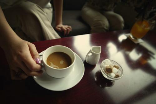 廿八先生|帮男友还债30万，结果人财两失，恋爱中女人该不该为男人花钱？