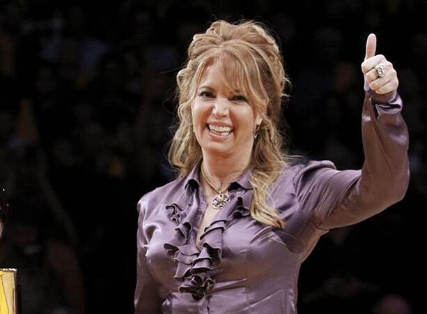 籃網(wǎng)隊|官宣！白魔獸正式加盟籃網(wǎng)，湖人病急亂投醫(yī)，珍妮巴斯首次發(fā)聲！