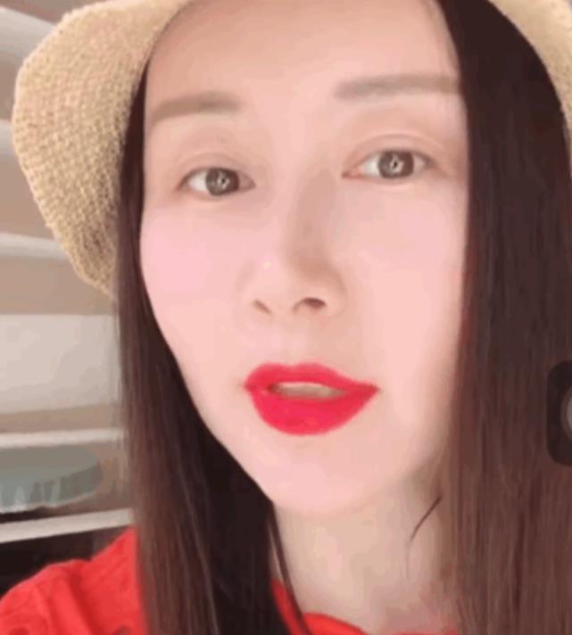 辛晶晶说|舒畅为博眼球直播卸妆，低头卸妆抬头就敷面膜，被吐槽卸了个寂寞