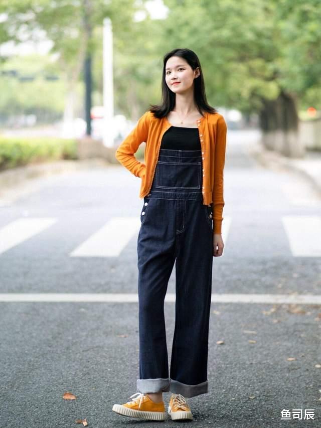 鱼司辰|秋季，建议多尝试韩系风，格子西服搭配直筒裤，简约大方不做作