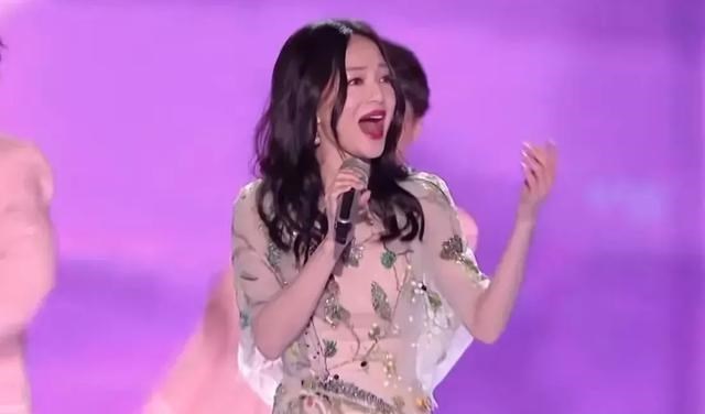 清浅微笑的我|薇娅怎么是对眼儿？好奇怪啊