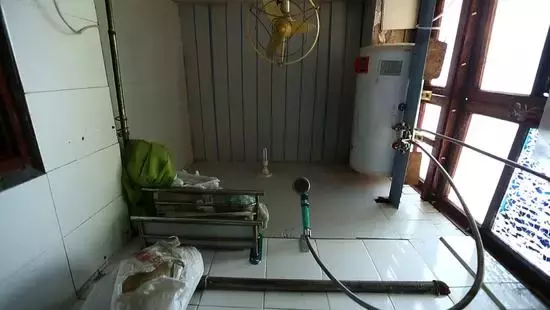 设计师|上海市中心户口，却遭女友嫌弃，他为结婚爆改35㎡变9房住两家人