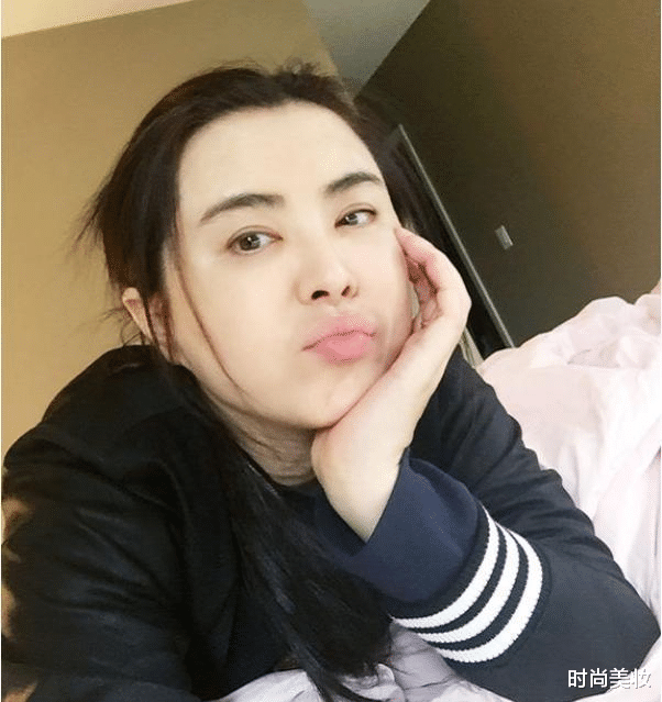 时尚美妆|53岁王祖贤颜值被高估？美貌负值皮肤却更甚从前，网友：比我还嫩