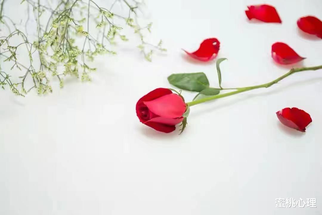 蜜桃心理|心理学：永远不要去“撩”一个性格内向的男人，原因有这4点