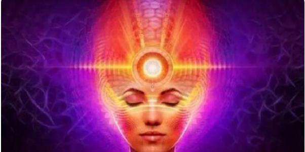 |难道人类真有三只眼？手指靠近眉心时，会有奇怪感觉