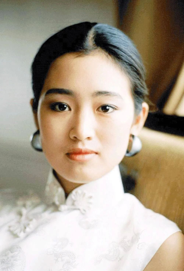 卡戴珊|绝美“国货”风靡全球！让卡戴珊爱不释手：不愧是东方之美