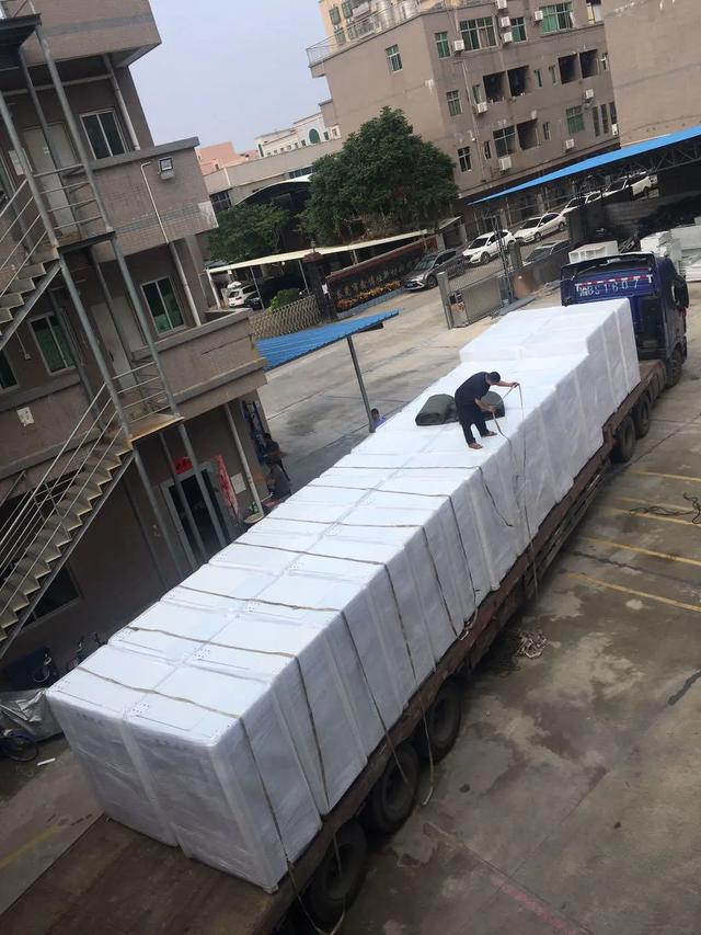 电商在线 情趣大国，找中国买自动贩卖机！小伙研发20多个品种，年销过亿