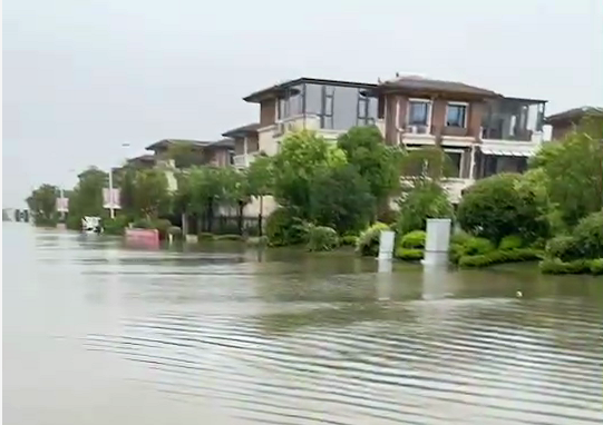 绿城地产|泰州碧桂园林湖郡，内涝成河，“五星级的海景房”