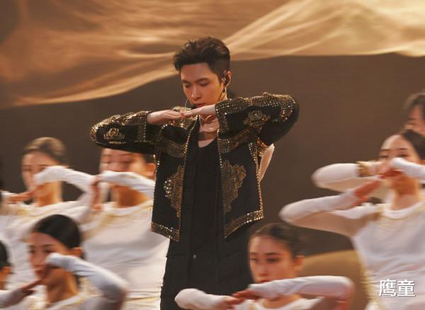 新人奖|张艺兴黑白双影大片，一念双生一曲双面，别样的跨年舞台