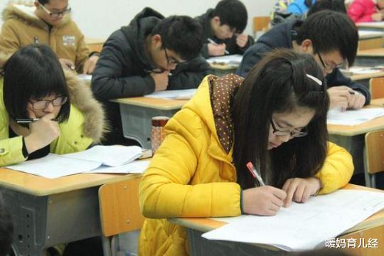 暖妈育儿经|多名初中教师暑假组织线上补课,800多人每人2000,家长不淡定了