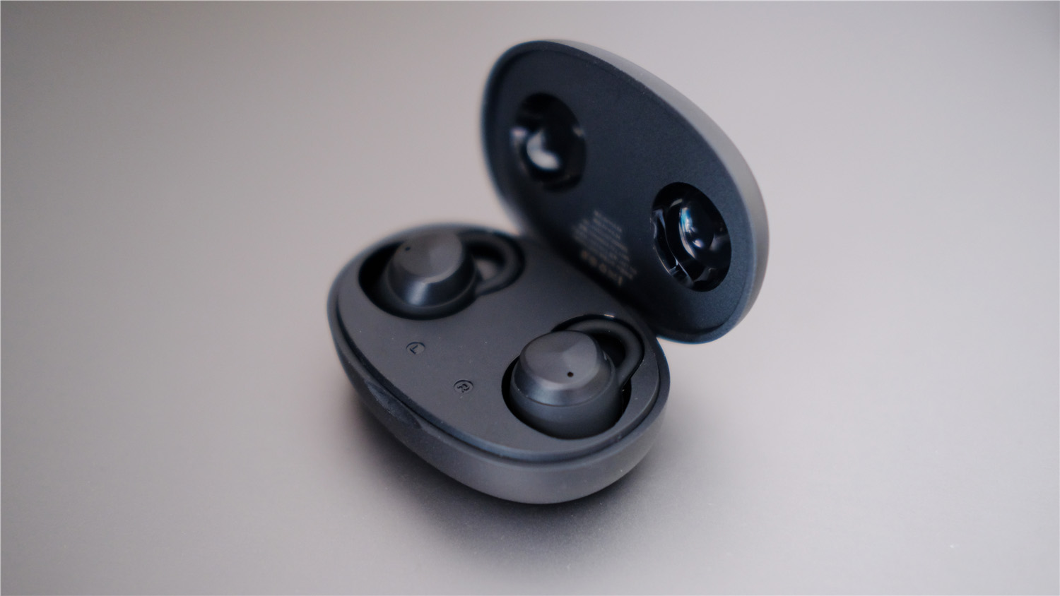 传感器|JEET Air2真无线蓝牙耳机：迷你小巧也舒适，睡前佩戴入睡快！