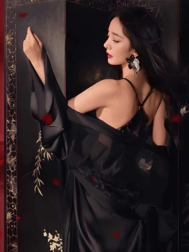 大S|杨幂成维密宠儿,新年宣传大片放出,中国风碰撞西方性感美,杨幂妩媚迷人
