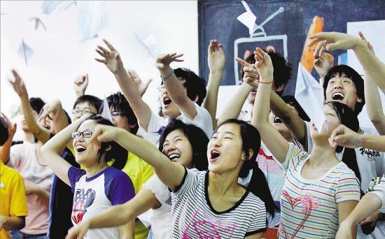 陈官凤说情感|多名高考状元“家庭背景”公开,对不起,他们都来自“三有”家庭