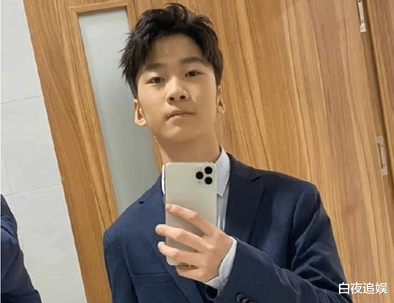 陈妍希|陈妍希带儿子逛书店，5岁小星星身高成焦点，明星基因都这么强吗？