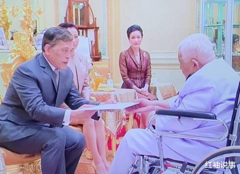 泰國王室迎來好消息，69歲泰王康復出院，一後一妃伴駕狀態好-圖2