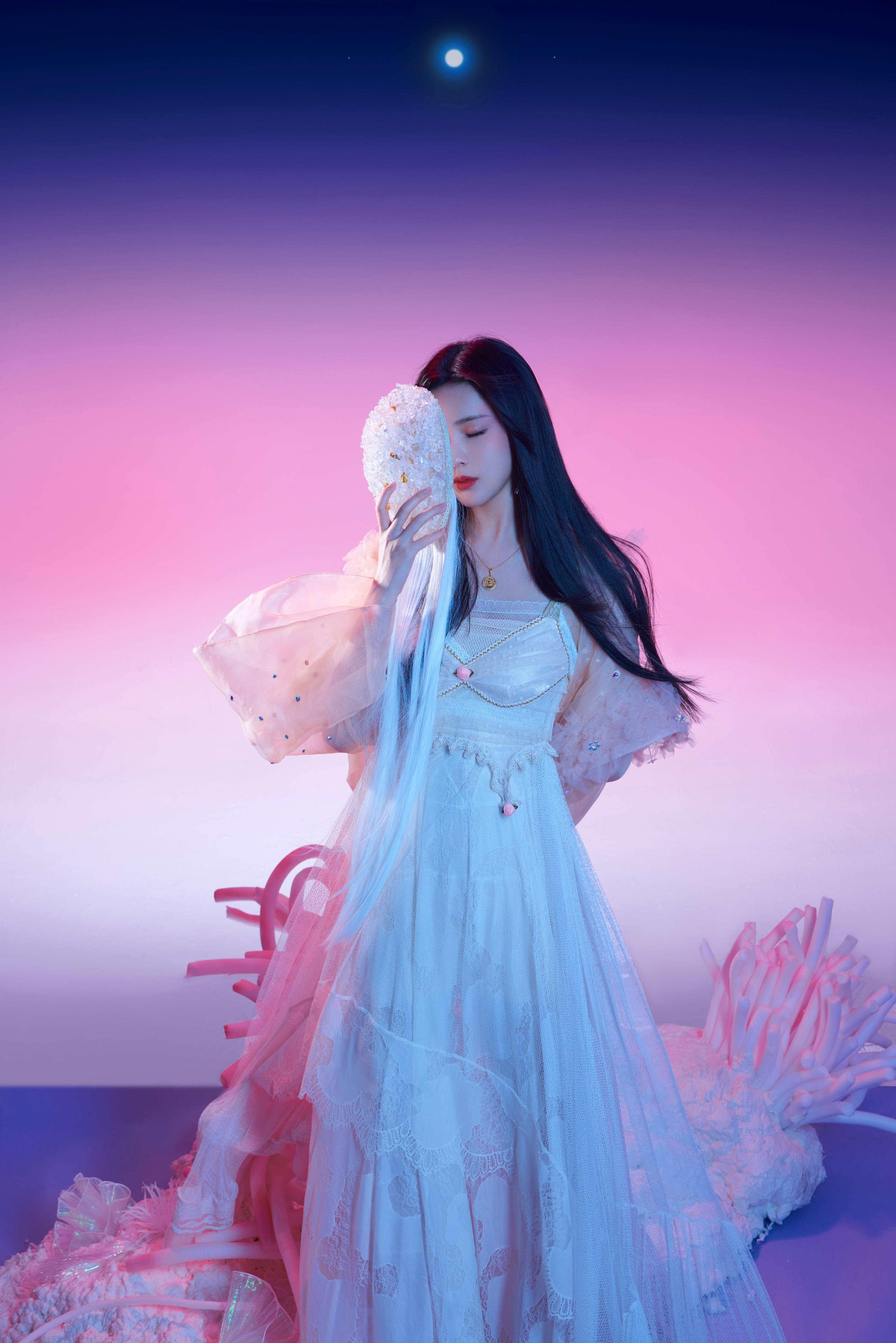 时尚圈的奇葩大喵|查无此人的十八线女星，凭一组照片就敢跟倪妮叫嚣，陌生脸但好看