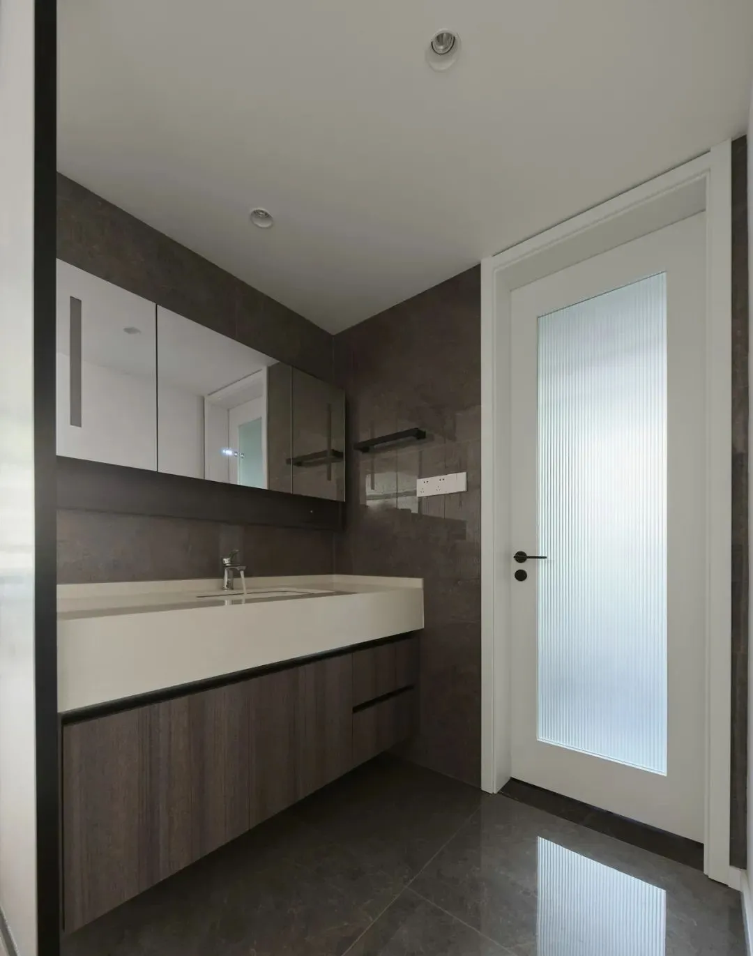 老房翻新 | 129平素色调三居室,整体的搭配,诠释了简约与耐看