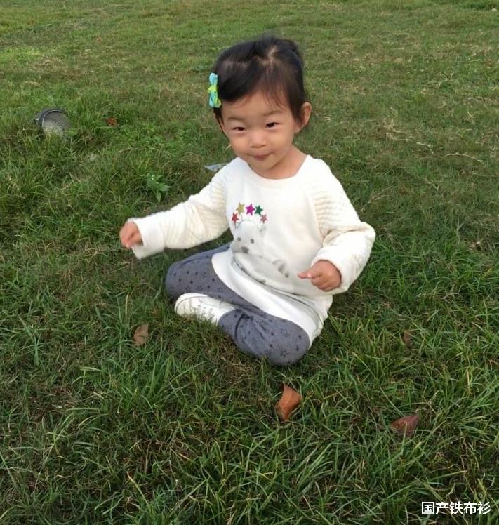 汪小菲回臺灣過年，6歲女兒穿紅裙子放風箏，梳高馬尾似大S翻版-圖5