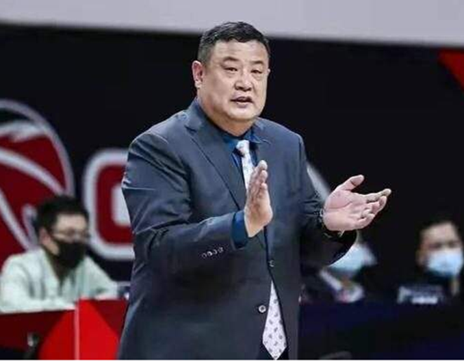 山东男篮|高下立判！巩晓彬心腹遭弃，打击下近乎自暴自弃，山东恐雪上加霜