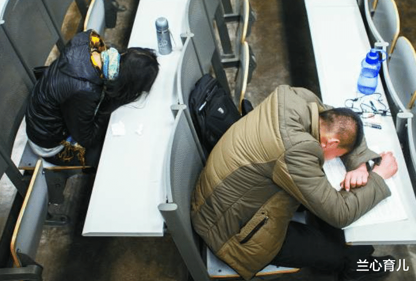 兰心育儿|独居老人背着娃二婚，房产偷偷加上女方名字，儿子很崩溃