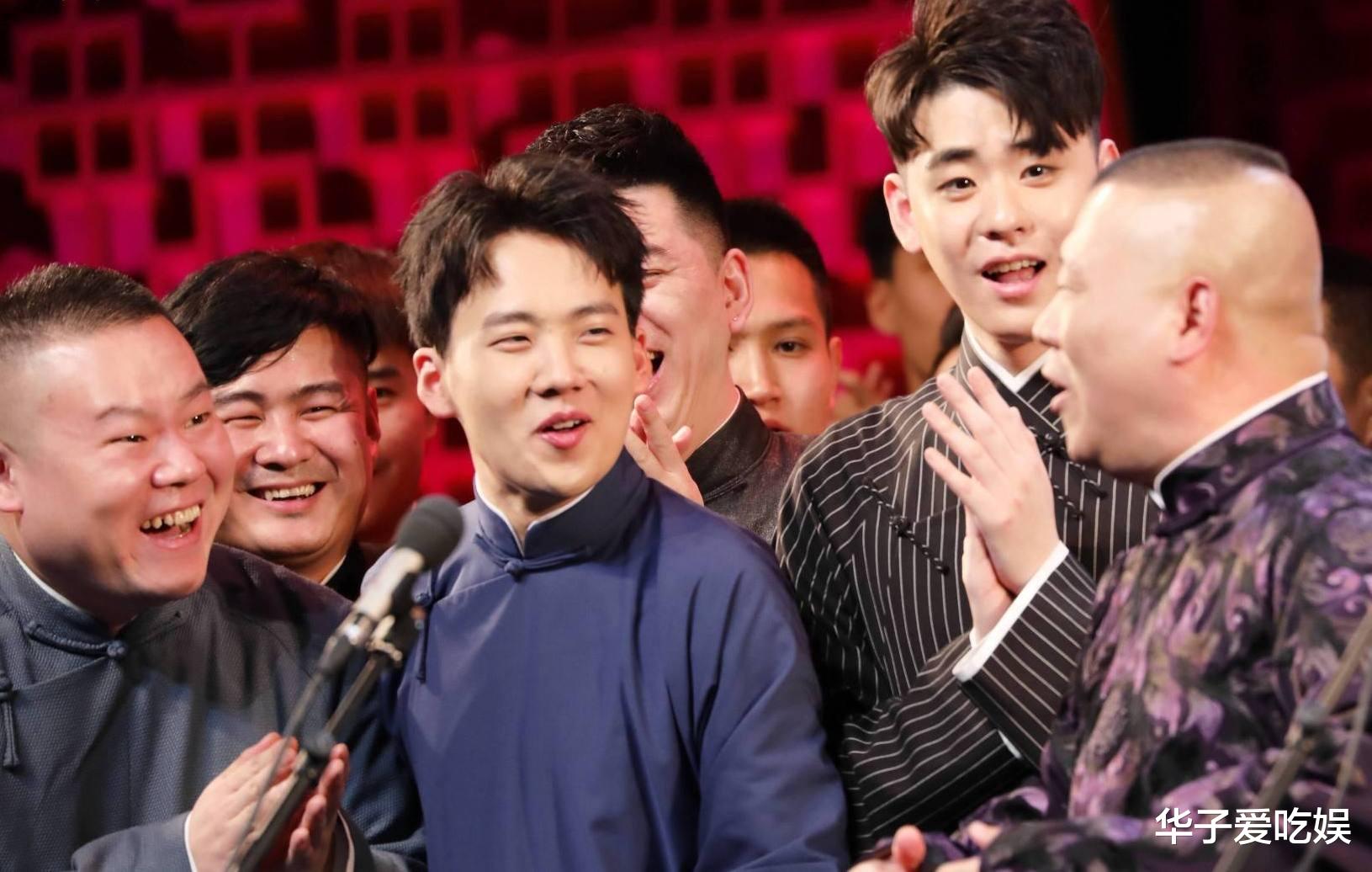 郭德纲|郭德纲微博金V被取消，48岁的他累得直不起背，李菁预言成真！