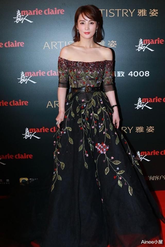 穿衣搭配|蒋勤勤短发显张扬,穿亮片上衣闪亮贵气,全紫造型一般人挺难驾驭