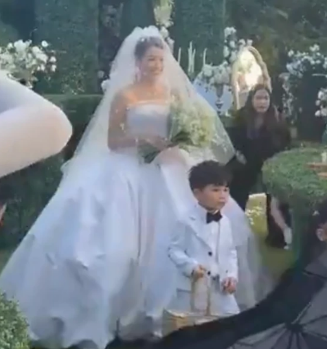 王彦霖|王彦霖艾佳妮豪华婚礼现场曝光，新郎接亲时特别搞笑，伴郎团花式玩闹