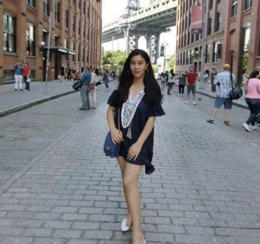 杨海润|杨子大女儿近照曝光文艺气息浓，19岁杨海润五官精致身材绝佳赶超黄圣依