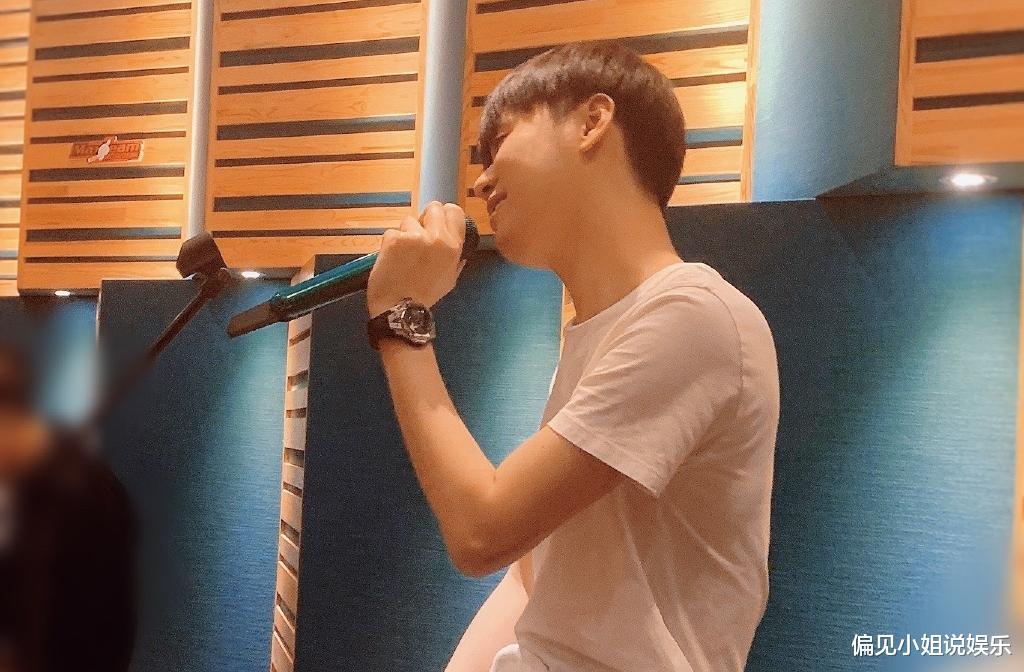 张云雷|感动！德云社张云雷演唱会宣布延期，为粉丝安全不顾经济损失