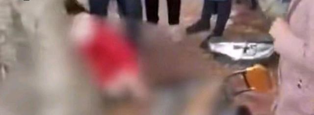 成都51岁男子驾奥迪车接孙女时失控,造成1死4伤,男子面如死灰