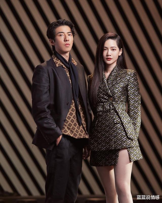 曾之乔|辰亦儒老婆太会穿！戴贝雷帽笑容灿烂，身材纤细有种网红范儿